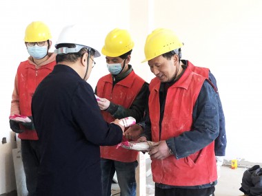 “五一”慰問進工地，情系人心鼓干勁！